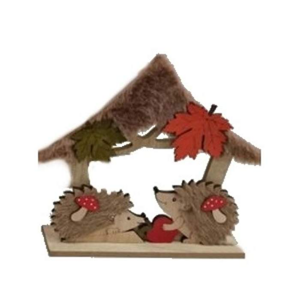 Dům dřevěný s dvojicí ježků a dekorem jablka a listů 22,5cm