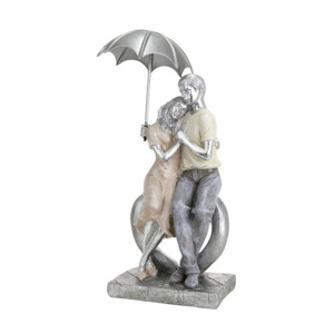 Figurka pár sedící s deštníkem polyresin 24cm