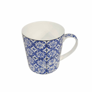 Hrnek MODERN dekor dlaždice porcelán bílo/modrá 0,4 litru